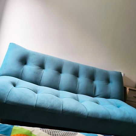 Spacious Double Bedroom With Private Toilet And Shared Kitchen With On Premesis Parking Oldbury  Extérieur photo