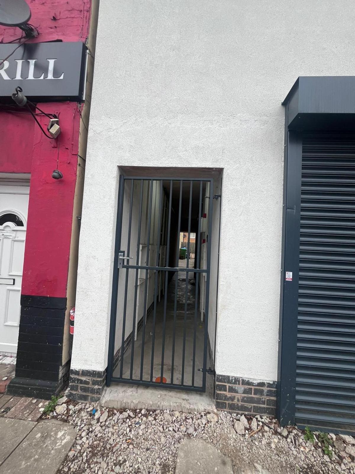 Spacious Double Bedroom With Private Toilet And Shared Kitchen With On Premesis Parking Oldbury  Extérieur photo